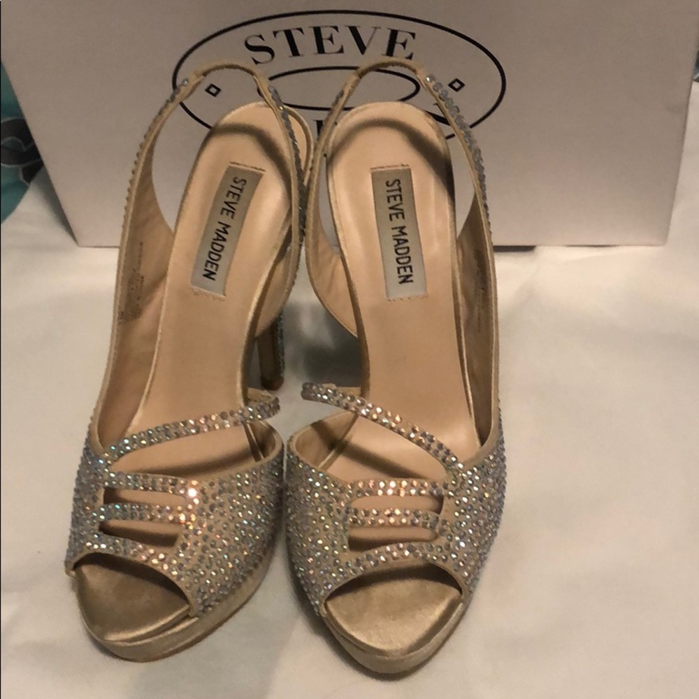 Steve Madden “Palazzo” heels